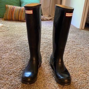 Hunter women’s original tall rain boots in black